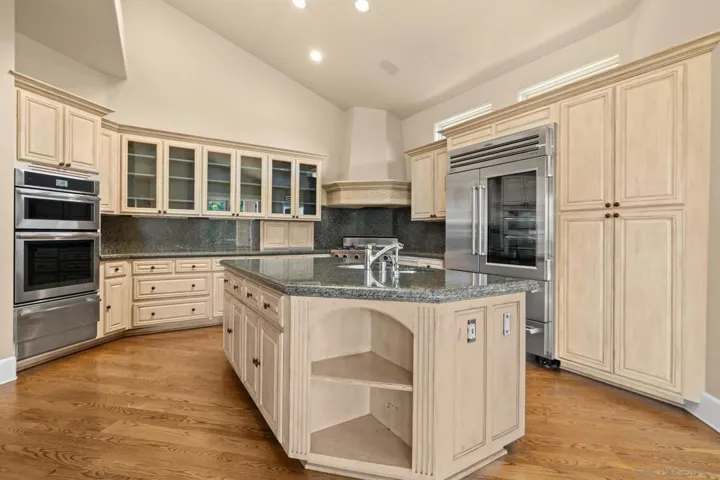 6625 Muirlands Dr, La Jolla, California 92037