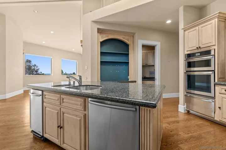 6625 Muirlands Dr, La Jolla, California 92037