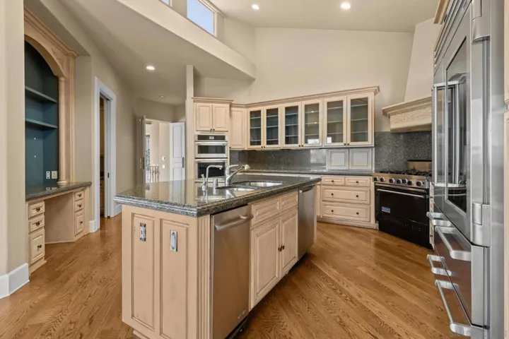 6625 Muirlands Dr, La Jolla, California 92037