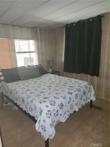 Roomy 2nd bedroom.
