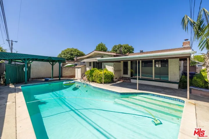 2902 Ladoga Avenue, Long Beach, California 90815