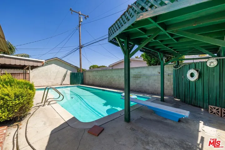 2902 Ladoga Avenue, Long Beach, California 90815