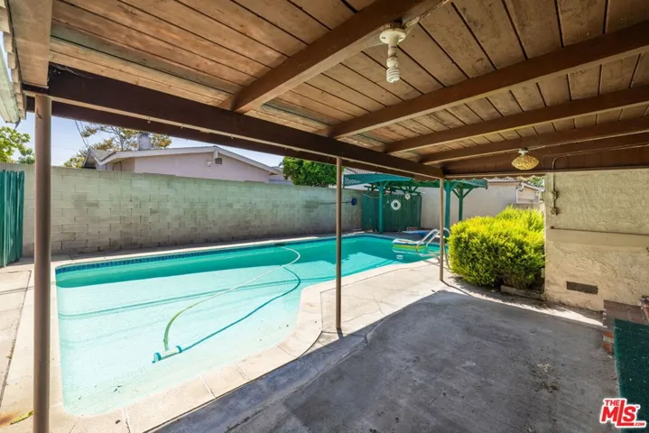 2902 Ladoga Avenue, Long Beach, California 90815