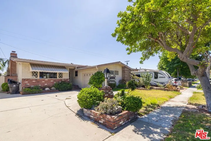 2902 Ladoga Avenue, Long Beach, California 90815