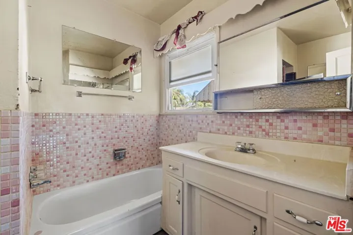 2902 Ladoga Avenue, Long Beach, California 90815
