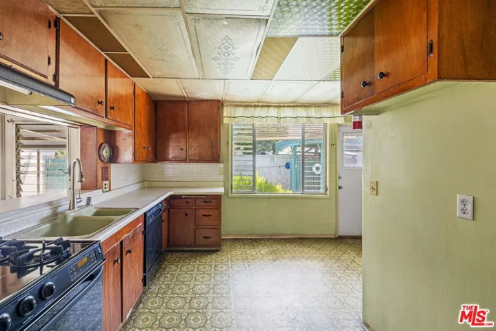 2902 Ladoga Avenue, Long Beach, California 90815