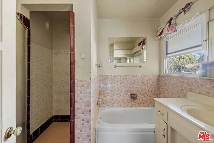 2902 Ladoga Avenue, Long Beach, California 90815