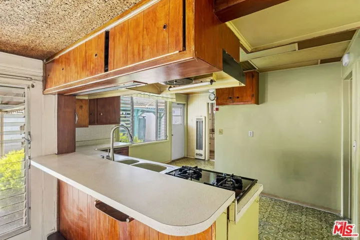 2902 Ladoga Avenue, Long Beach, California 90815