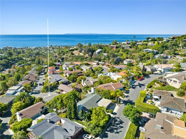 Cooled by ocean breezes, this gorgeous move-in-ready home is just moments from the eclectic upscale boutiques, galleries, cafés and restaurants in Laguna Beach’s vibrant village.