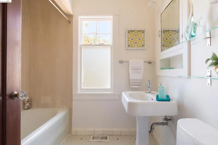 34 Jerome Ave, Piedmont, California 94611