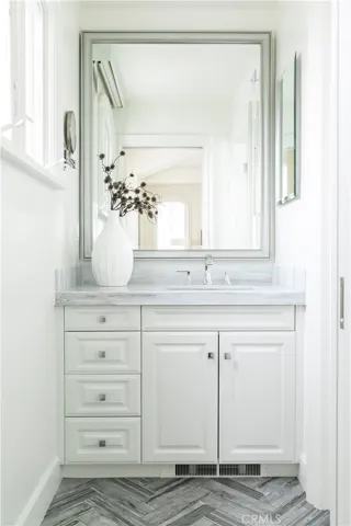 704 Via Lido Nord, Newport Beach, California 92663