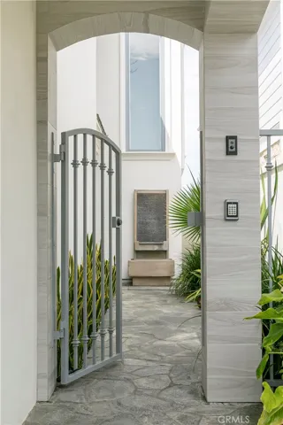 704 Via Lido Nord, Newport Beach, California 92663