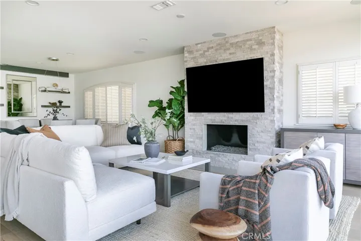 704 Via Lido Nord, Newport Beach, California 92663