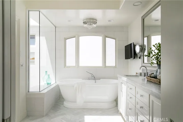 704 Via Lido Nord, Newport Beach, California 92663