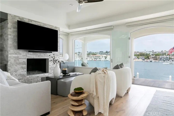 704 Via Lido Nord, Newport Beach, California 92663