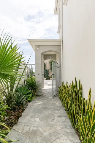 704 Via Lido Nord, Newport Beach, California 92663