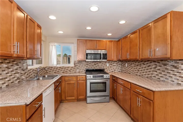 56461 Lowe Avenue, Yucca Valley, California 92284