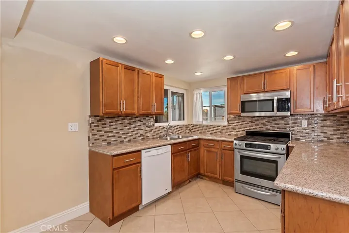 Kitchen All appliances are included