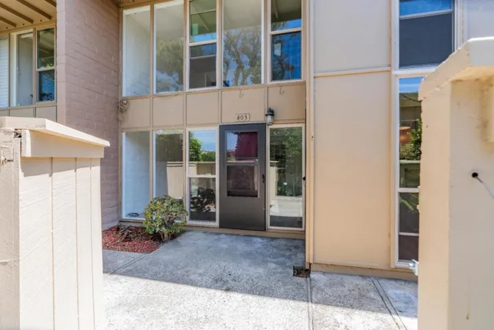 451 Dela Vina Avenue 403, Monterey, California 93940