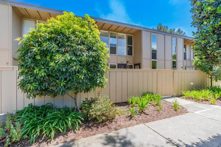 451 Dela Vina Avenue 403, Monterey, California 93940