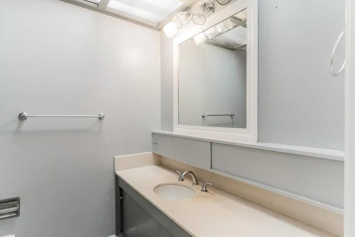 451 Dela Vina Avenue 403, Monterey, California 93940