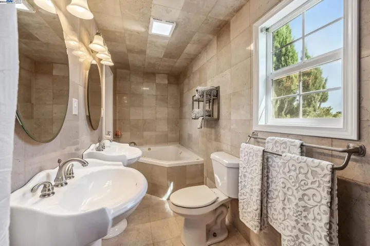 331 Royal Oaks Dr, Vacaville, California 95687