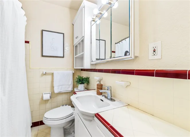 5123 Hedda Street, Lakewood, California 90712