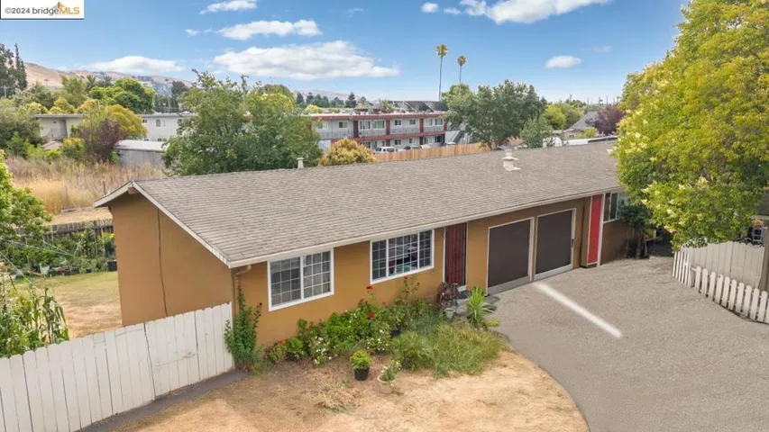 517 Schafer Rd, Hayward, California 94544