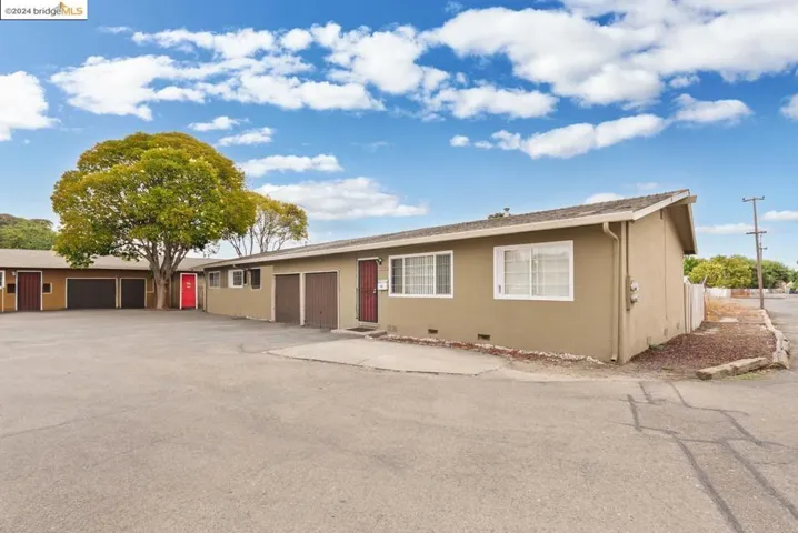 517 Schafer Rd, Hayward, California 94544