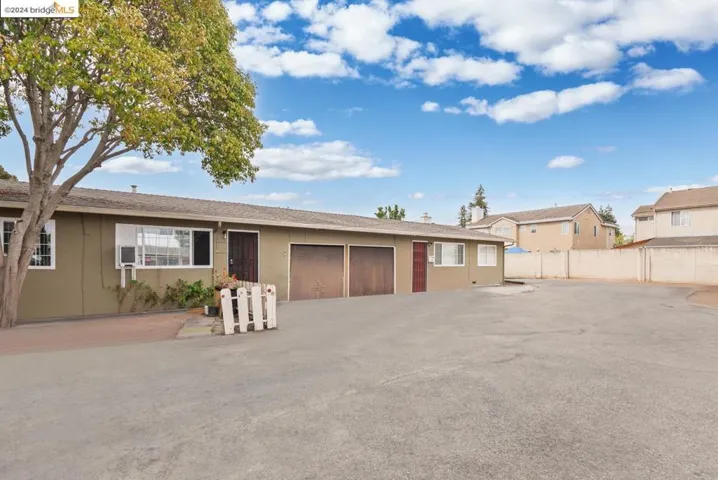 517 Schafer Rd, Hayward, California 94544