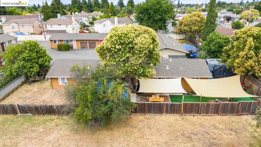 517 Schafer Rd, Hayward, California 94544