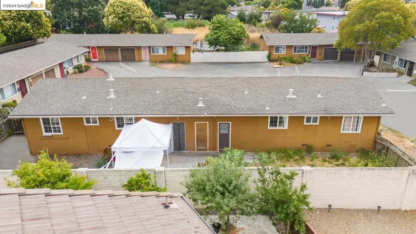517 Schafer Rd, Hayward, California 94544