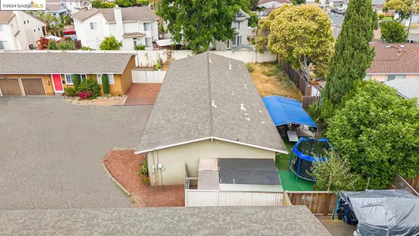 517 Schafer Rd, Hayward, California 94544
