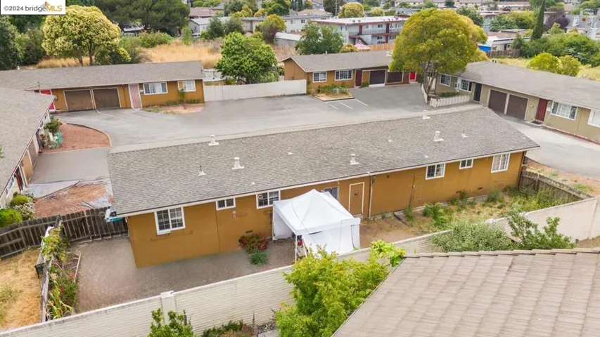 517 Schafer Rd, Hayward, California 94544