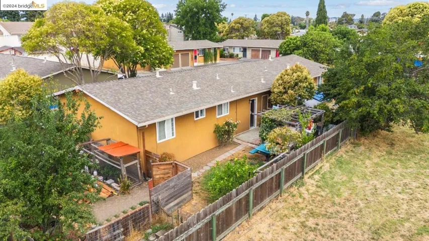 517 Schafer Rd, Hayward, California 94544