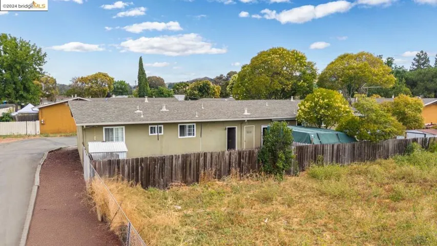 517 Schafer Rd, Hayward, California 94544