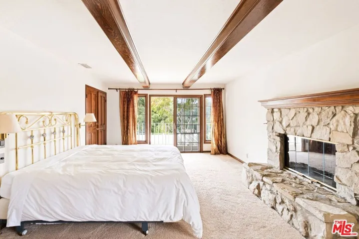 19365 Lemmer Drive, Tarzana, California 91356