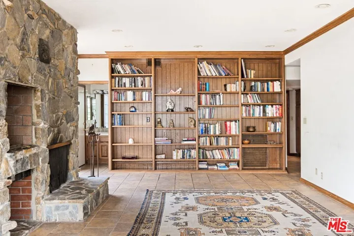 19365 Lemmer Drive, Tarzana, California 91356