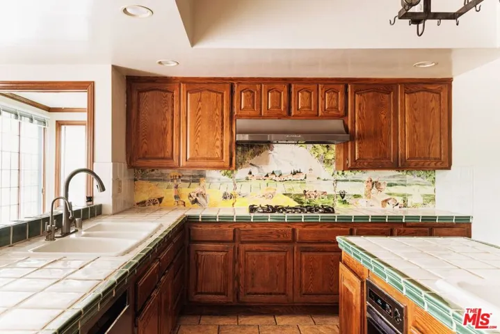 19365 Lemmer Drive, Tarzana, California 91356