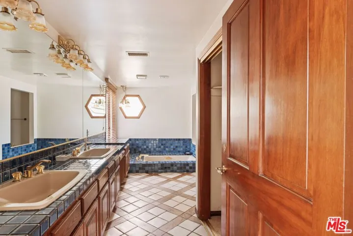 19365 Lemmer Drive, Tarzana, California 91356