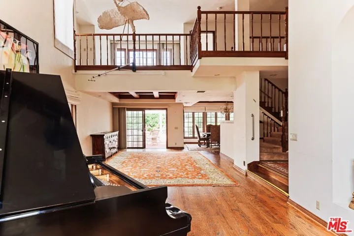 19365 Lemmer Drive, Tarzana, California 91356