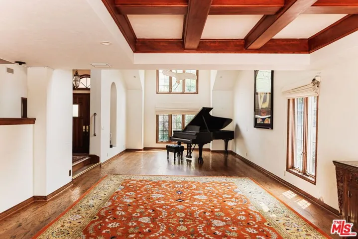 19365 Lemmer Drive, Tarzana, California 91356