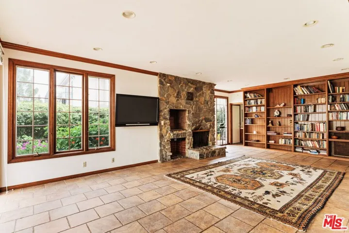 19365 Lemmer Drive, Tarzana, California 91356