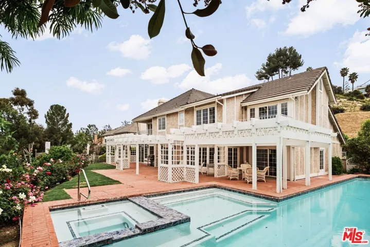 19365 Lemmer Drive, Tarzana, California 91356