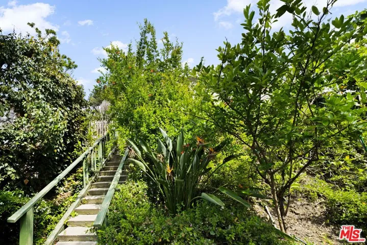 19365 Lemmer Drive, Tarzana, California 91356