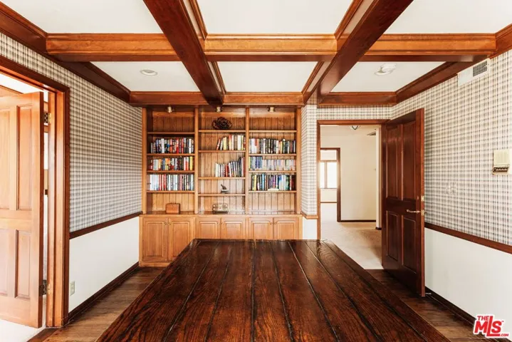 19365 Lemmer Drive, Tarzana, California 91356