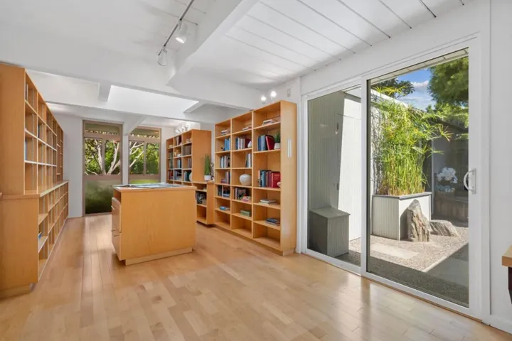 3930 Grove Avenue, Palo Alto, California 94303