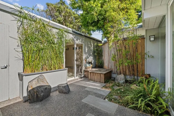 3930 Grove Avenue, Palo Alto, California 94303