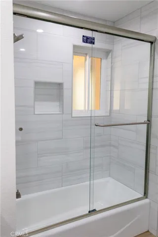 Bath 2 Shower/tub