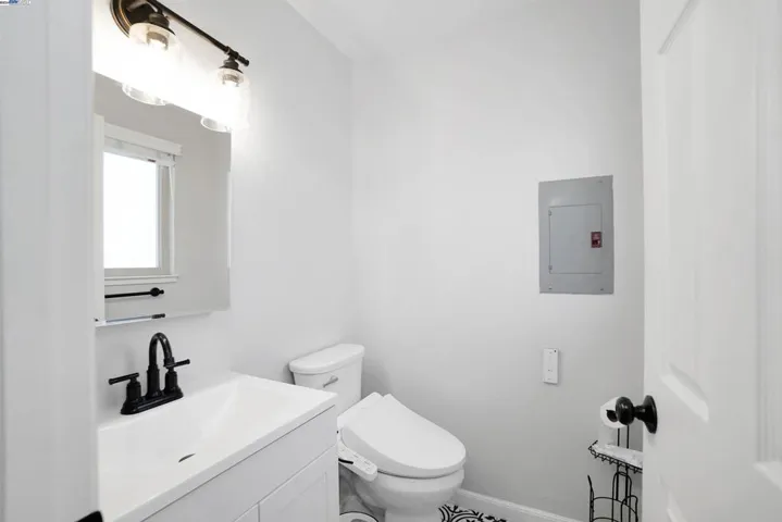 245 Loma Verde Dr., San Lorenzo, California 94580